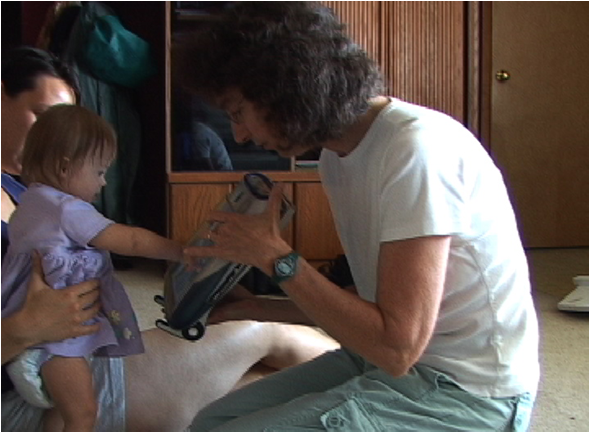 Kara uses her Gemini to communicate with her mom and Janice.